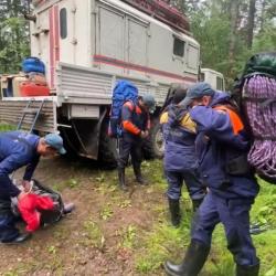 Спасатели нашли живыми двух из пяти пропавших в Бурятии туристов Спасатели нашли живыми двух из пяти пропавших в Бурятии туристов