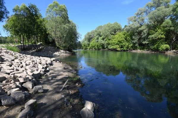 
        В Зеленодольске нашли озеро с необычным химическим составом            