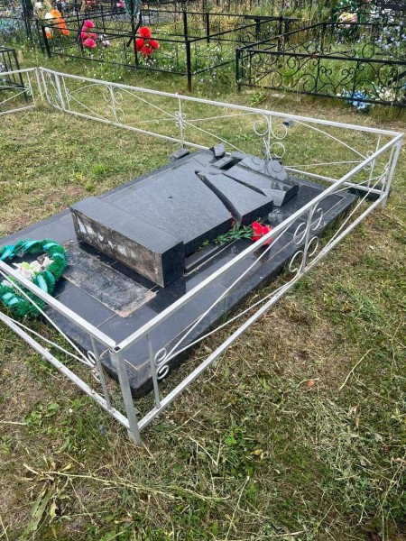 В Алексеевском районе вандалы разгромили кладбище (ФОТО)