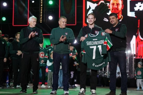 Презентация команды «Ак Барс» состоялась в Казани в День города
Презентация команды «Ак Барс» состоялась в Казани в День города