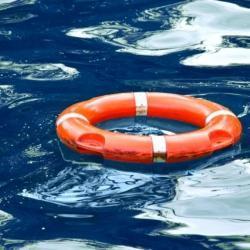 Родители, отдыхая на озере, отправили дочь с ДЦП на спасение сына-инвалида