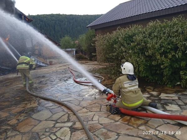 В Башкирии сгорел двухэтажный дом