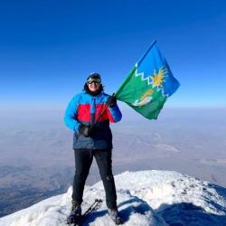 Флаг Буинского района развернули на вершине Арарата