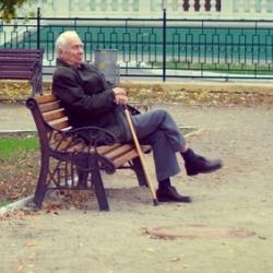 Пенсионеры старше 80 лет будет получать доплату к пенсии в два раза Пенсионеры старше 80 лет будет получать доплату к пенсии в два раза