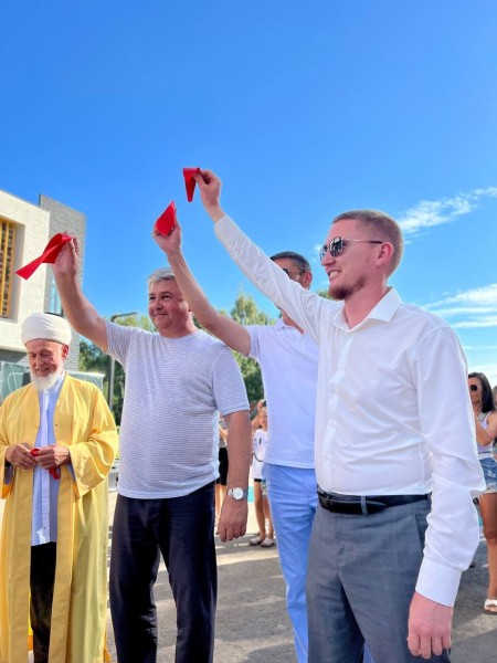 Коттеджный поселок "Ханская усадьба" отметил день рождения открытием первой улицы