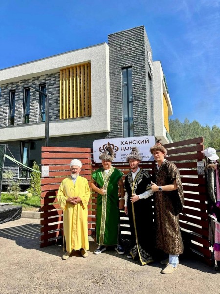 Коттеджный поселок "Ханская усадьба" отметил день рождения открытием первой улицы