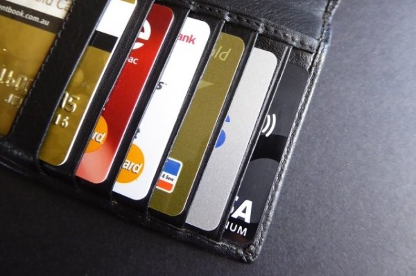 
        Фокус с картами.        Казанский банкир увел со счетов клиентов десятки миллионов    