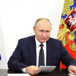 Путин объявил в России конкурс по семейным ценностям Путин объявил в России конкурс по семейным ценностям