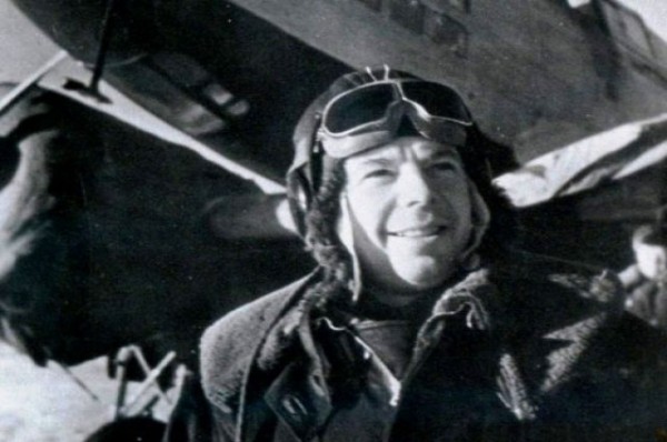 
        Кто одним из первых бомбил Берлин?            