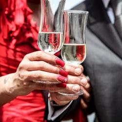 Строгая начальница впервые вышла замуж в 47 лет