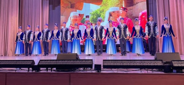 Ансамбль под руководством Айдара Файзрахманова представил новую концертную программу "Кайтаваз" (ФОТО) Ансамбль под руководством Айдара Файзрахманова представил новую концертную программу "Кайтаваз" (ФОТО)