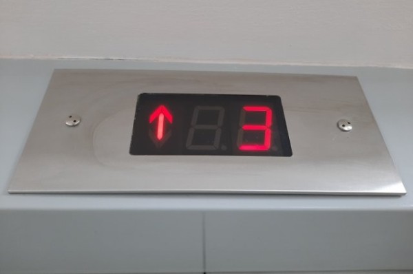 4 часа проспал в лифте житель Казани в одном из домов ЖК Салават Купере
4 часа проспал в лифте житель Казани в одном из домов ЖК Салават Купере