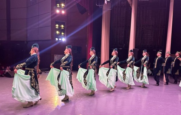 Ансамбль под руководством Айдара Файзрахманова представил новую концертную программу "Кайтаваз" (ФОТО) Ансамбль под руководством Айдара Файзрахманова представил новую концертную программу "Кайтаваз" (ФОТО)