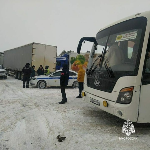 Из-за огромной пробки на трассе в Татарстане открыли пункт обогрева для водителей Из-за огромной пробки на трассе в Татарстане открыли пункт обогрева для водителей