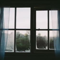 Полуторагодовалый ребенок выжил после падения с 18 этажа