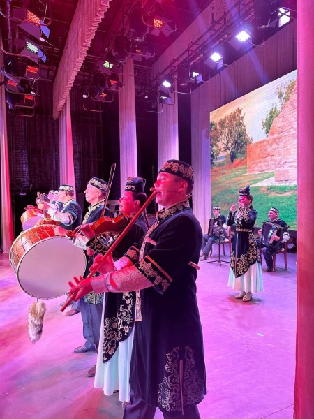 Ансамбль под руководством Айдара Файзрахманова представил новую концертную программу "Кайтаваз" (ФОТО) Ансамбль под руководством Айдара Файзрахманова представил новую концертную программу "Кайтаваз" (ФОТО)