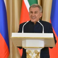 Силуанов вручил Минниханову высшую награду Минфина России