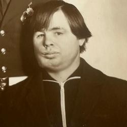 Пенсионеры ищут племянника, отец которого умер при загадочных обстоятельствах