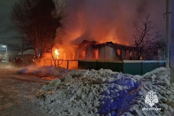 
        Из-за замыкания сгорел самый ярко украшенный гирляндами дом в Кукморе    