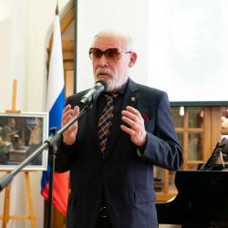 Ренат Харис: Фатих Карим — единственный поэт, который всю войну провел в окопах Ренат Харис: Фатих Карим — единственный поэт, который всю войну провел в окопах