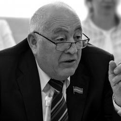 В Казани прощаются с экс-замминистра внутренних дел РТ Рафилом Нугумановым В Казани прощаются с экс-замминистра внутренних дел РТ Рафилом Нугумановым