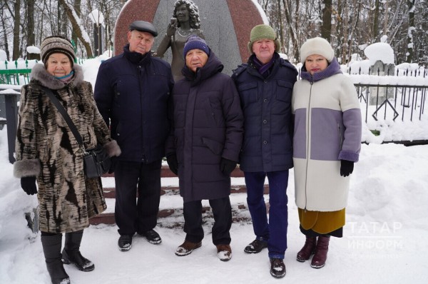 Татарская общественность почтила память Ильгама Шакирова и Альфии Авзаловой (ФОТО) Татарская общественность почтила память Ильгама Шакирова и Альфии Авзаловой (ФОТО)
