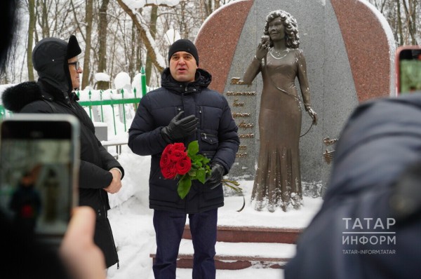 Татарская общественность почтила память Ильгама Шакирова и Альфии Авзаловой (ФОТО) Татарская общественность почтила память Ильгама Шакирова и Альфии Авзаловой (ФОТО)
