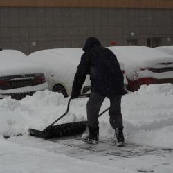 Мэр Челнов пригрозил отстранить управляющие компании, которые не убирают снег