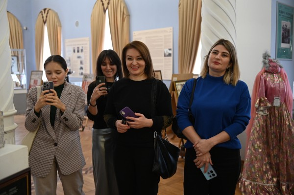 В театре Тинчурина состоялся пресс-тур для журналистов и блогеров по случаю 35-летнего юбилея оркестра театра (ФОТО)