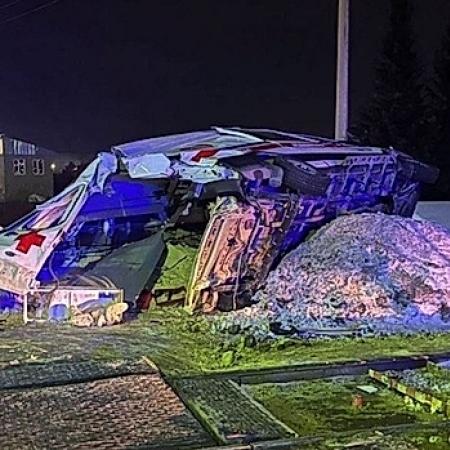 В Башкирии карета скорой помощи влетела под локомотив: погибла пациентка