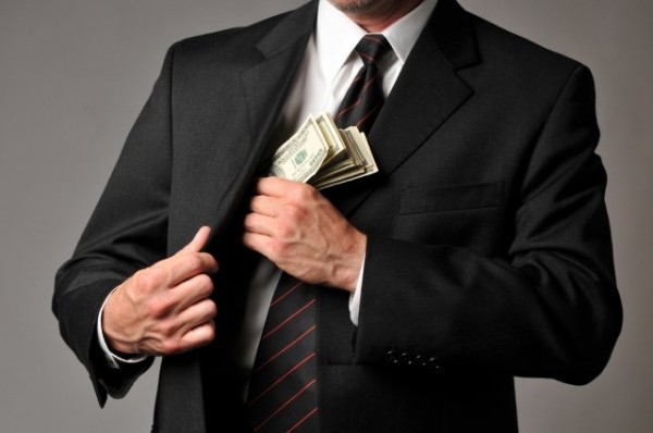 
        Обокравшие мать пермского бойца СВО мошенники останутся на свободе    