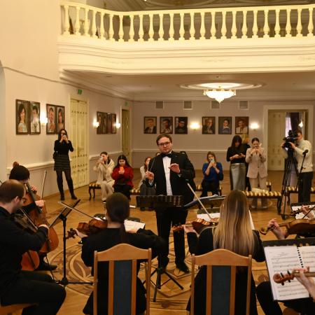 В театре Тинчурина состоялся пресс-тур для журналистов и блогеров по случаю 35-летнего юбилея оркестра театра (ФОТО)
