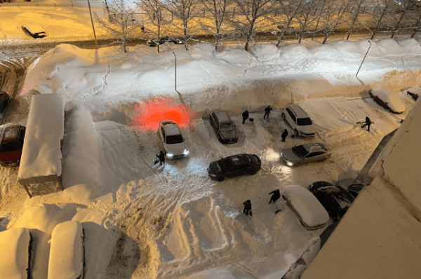 
        Дело рук самих утопающих. Как Казань противостоит аномальному снегопаду    