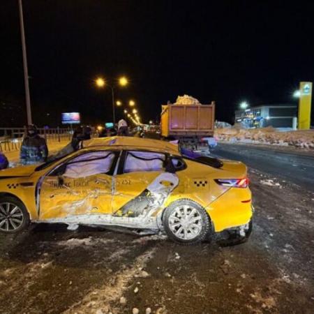В Казани столкнулись автомобиль такси и самосвал, водитель легковушки погиб