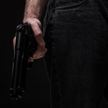 Мужчину ранили из огнестрельного оружия рядом со школой в Петербурге