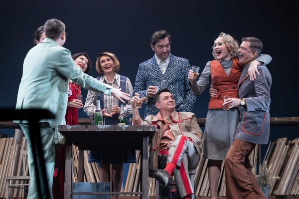 В театре Камала состоялась премьера спектакля "Чертов тост" (ФОТОРЕПОРТАЖ)