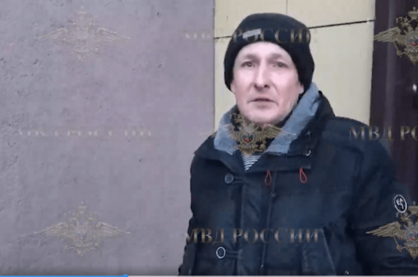 Сброшенную с 5-го этажа казанцем 2-летнюю девочку спас водитель грузовика
Сброшенную с 5-го этажа казанцем 2-летнюю девочку спас водитель грузовика