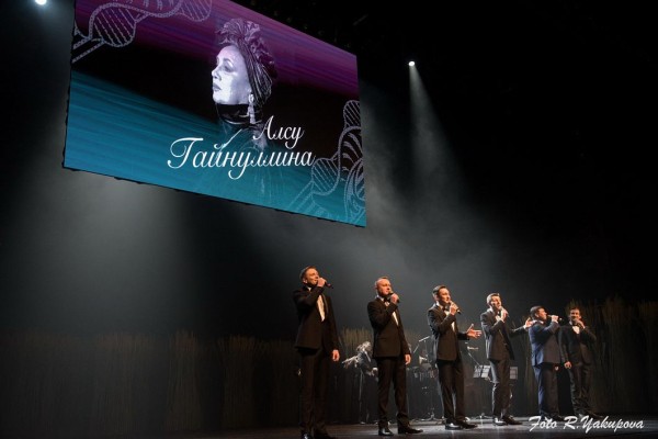 В театре Камала прошел юбилейный вечер Алсу Гайнуллиной (ФОТО)