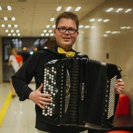 В Набережных Челнах скоропостижно скончался известный баянист-виртуоз