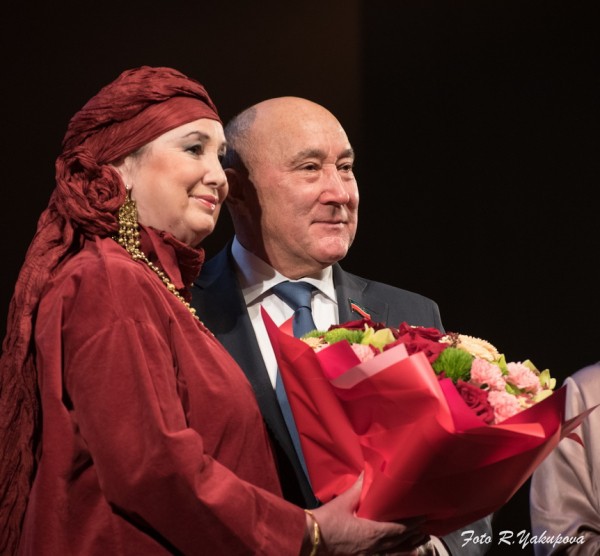 В театре Камала прошел юбилейный вечер Алсу Гайнуллиной (ФОТО)