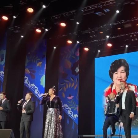 В Татарской филармонии состоялся концерт к 85-летию народной артистки Татарстана Флёры Сулеймановой (ВИДЕО) В Татарской филармонии состоялся концерт к 85-летию народной артистки Татарстана Флёры Сулеймановой (ВИДЕО)