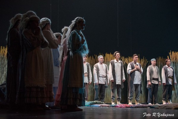 В театре Камала прошел юбилейный вечер Алсу Гайнуллиной (ФОТО)