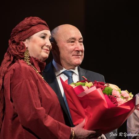 В театре Камала прошел юбилейный вечер Алсу Гайнуллиной (ФОТО)