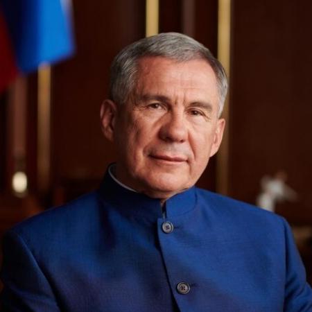 Минниханов поздравил женщин с Международным женским днем