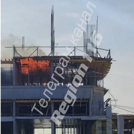 В строящемся здании на Амирхана в Казани произошел пожар