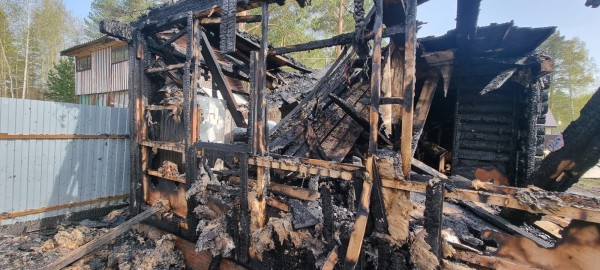 Возле Челнов молния спалила дачный дом