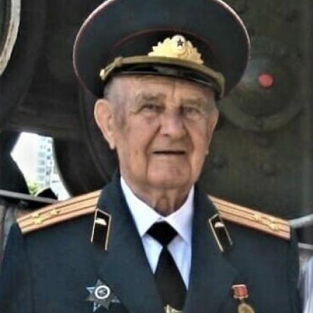 Ушел из жизни педагог Казанского танкового училища полковник Иван Басов