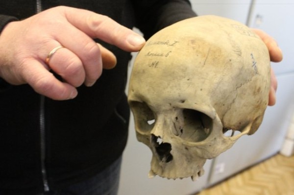 
        Во время строительства театра Камала в Казани найдены останки 4 человек    