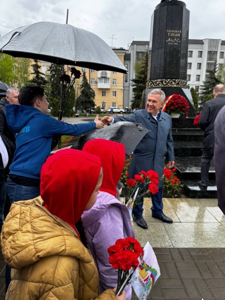 Телеканал &laquo;ШАЯН ТВ&raquo; принял участие в возложении цветов к памятнику Тукаю