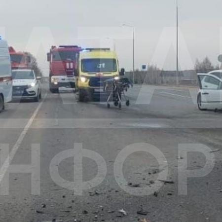 Три человека погибли в лобовом столкновении легковушек под Бугульмой